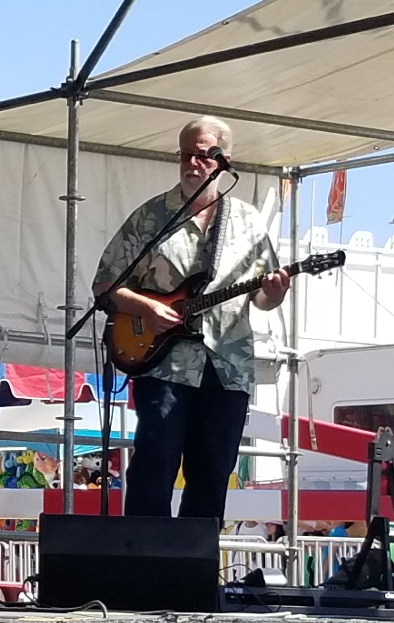 Takin' The Fifth performing live